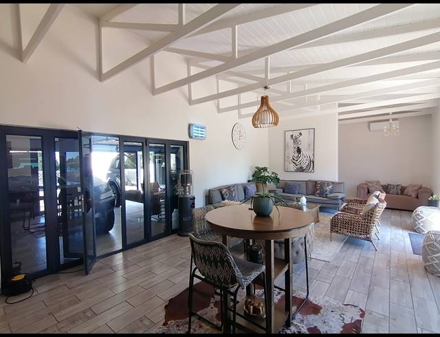 6 BEDROOM FREESTANDING FOR SALE IN WILKOPPIES